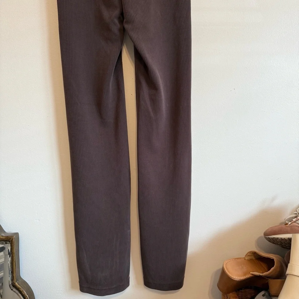 Lululemon ribbed soft stream flare espresso Brown Pants size 2
